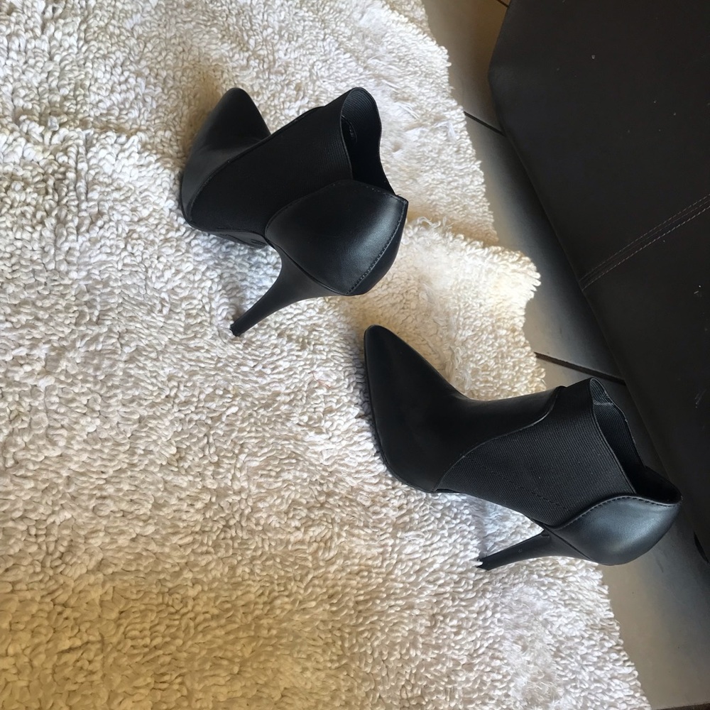 Im selling some nice pointy ancle cut high heels. - Picture 4 of 6